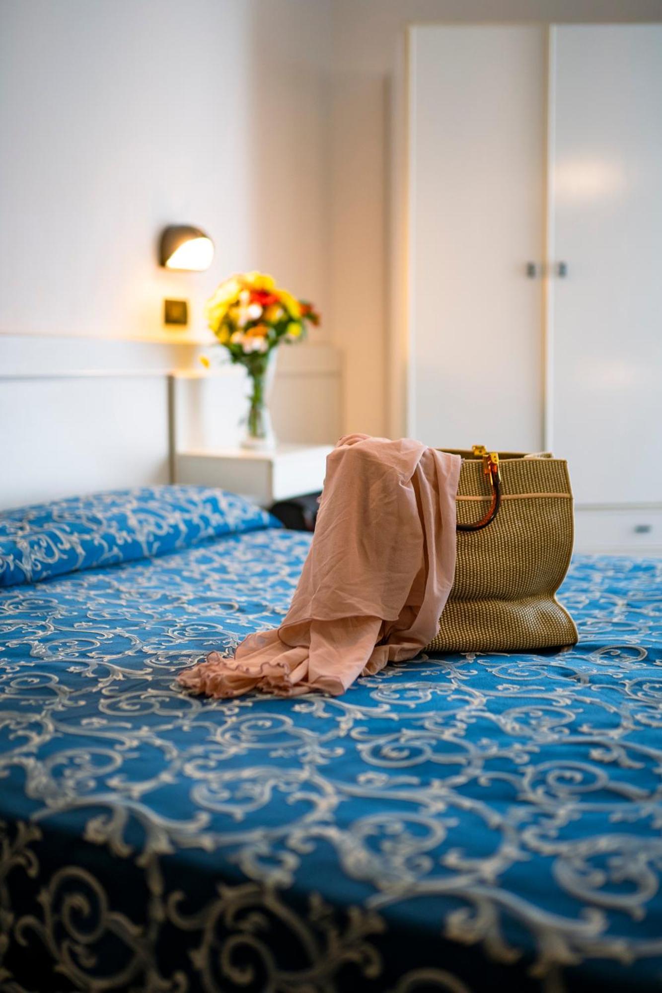 Hotel 2000 リミニ エクステリア 写真